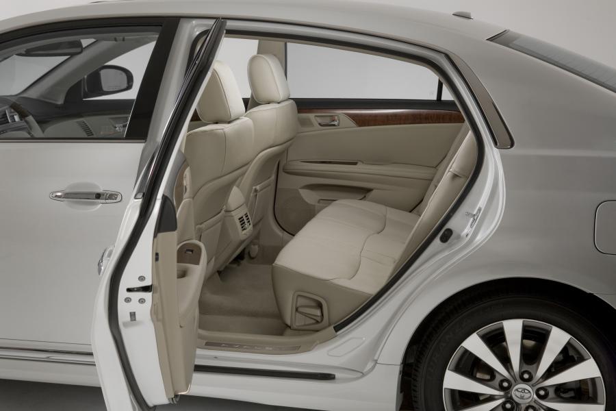 Интерьер Toyota Avalon (GSX30) 2011 года  (фото 83 из 84)